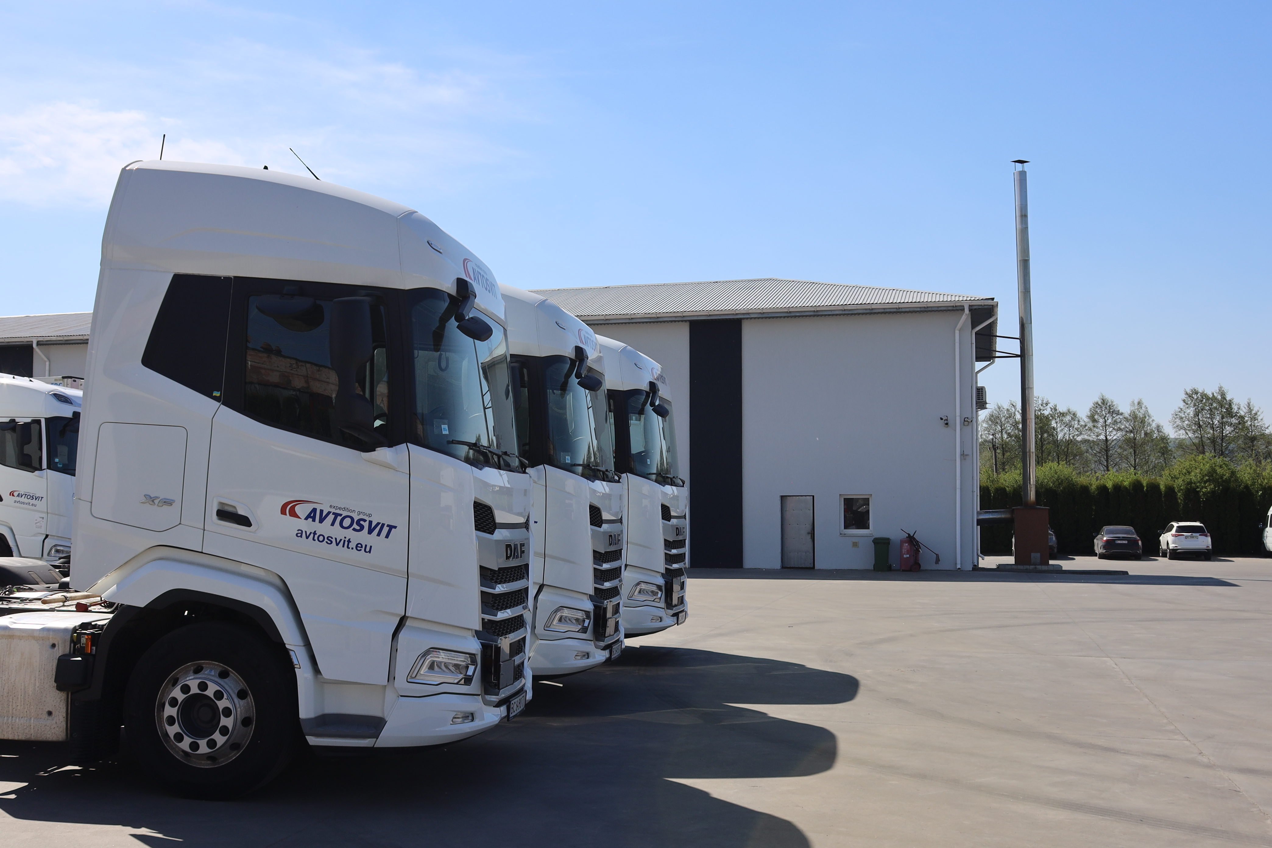 Автопарк тягачів DAF та Scania ТОВ Автосвіт